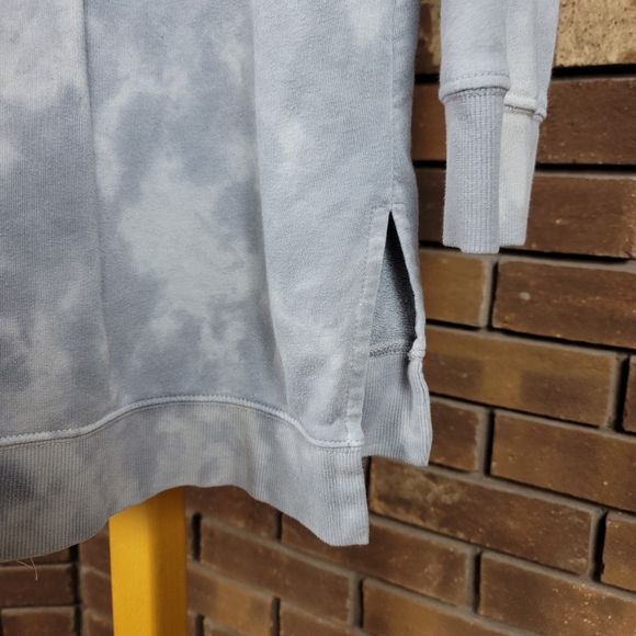 Livi Lane Bryant french terry sweatshirt gray white tie tye graphic tunic - Picture 4 of 6